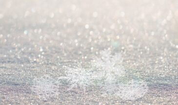 Четыре полоски на подошву — и гололёд вам больше не страшен: лайфхак от северянки, который спасёт от падения