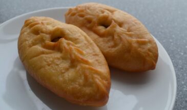 Мягкие как пух: пирожки, которые на третий день мягче, чем в пекарне — секрет в одной ложке