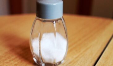 Шеф-повара молчат, но соль выдаёт их секреты: когда сыпать кристаллы, чтобы блюдо заиграло по-новому