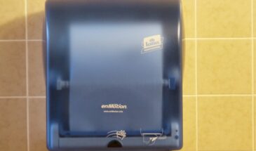 Сушилки для рук в туалете делают руки грязнее: ученые назвали ошеломляющую правду