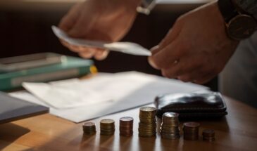 С 1 марта алименты начнут «вменять» даже если их не платят. Как это ударит по пособиям для семей