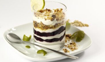 Ленивый «Наполеон» в креманке за 15 минут: секрет, который скрывают кондитеры