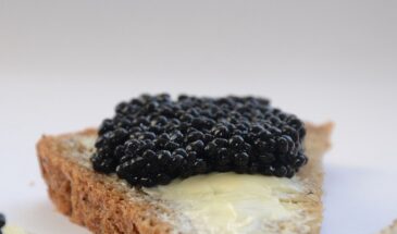 «Дешёвая икра — это не удача»: эксперт раскрыл 3 признака подделки, на которые все попадаются