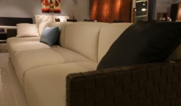 Почему диван посередине комнаты — гениальное решение? Забытые правила эргономики, которые сделают дом удобным