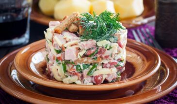 Салат «Минутка» с копчёной курицей — готов за 5 минут, а съедают за секунды!