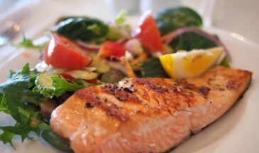 Взлетел в топ: рецепт горбуши, которую запекают всего 7 минут — сочная без сыра и майонеза