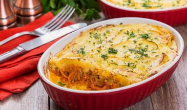 Эта картофельная запеканка с фаршем исчезает со стола за минуты — готовится проще, чем кажется!