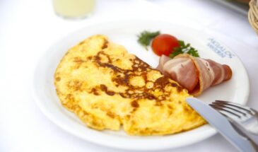 Омлет как облако — секрет в первые 30 секунд: что делают повара, а мы нет