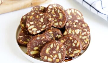Безумно вкусная шоколадная колбаса из детства — готовится за 10 минут и тает во рту