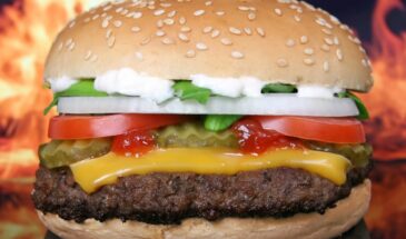 Домашние бургеры не удавались из-за булочек — пока не попробовала этот рецепт: теперь вкус как в этих заведениях