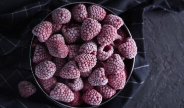 Как разморозить ягоды без потери витаминов: простой способ, который сохранит всю пользу лета