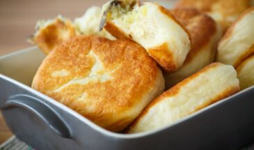 Жареные пирожки на кефире — пышные, мягкие и с нежной начинкой: рецепт, который обожает вся семья