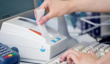 Зачем кассир спрашивает про чек и пакет? Правда, которую умалчивают сети