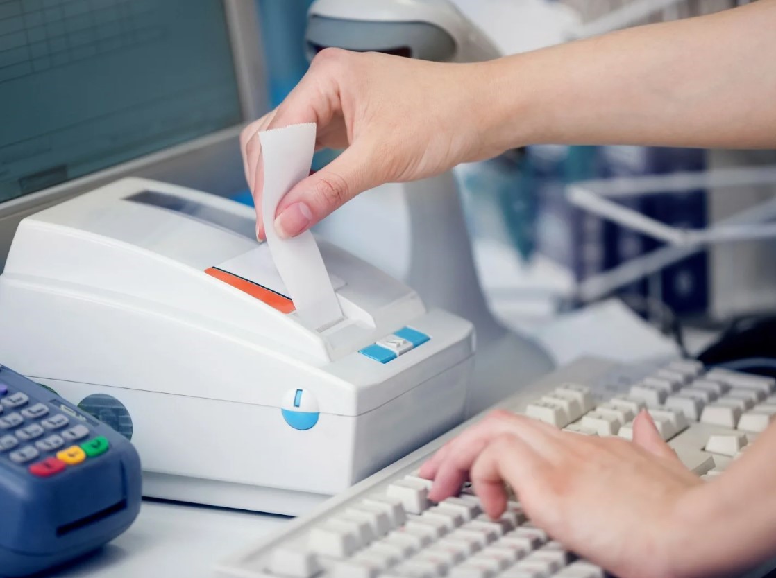 Зачем кассир спрашивает про чек и пакет? Правда, которую умалчивают сети