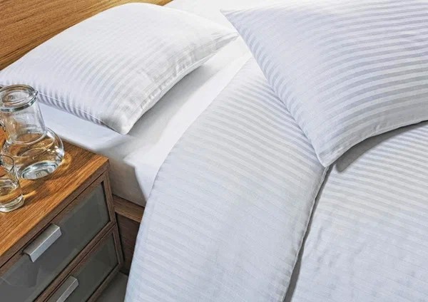 Как перекись водорода превращает серое бельё в белоснежное: 7 бытовых лайфхаков, о которых почти никто не знает