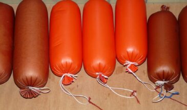 «Докторская» по ГОСТу оказалась с микробами и субпродуктами: названы марки, которые лучше не покупать