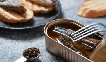 Сардины — скромная рыба с мощной пользой: как 200 грамм в неделю укрепляют кости на годы вперёд