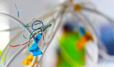 Очередные поборы? Жильцы платят за чужие провода: кто оставил вам счёт за свой беспорядок