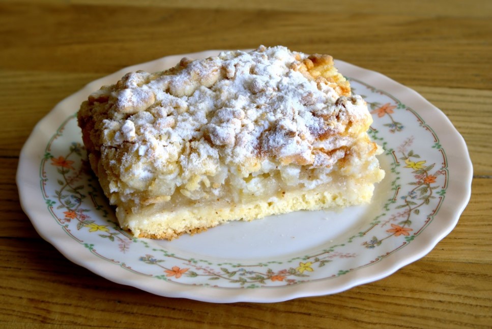 Перетер муку с маслом — и получил хрустящий пирог по-ирландски: секрет кислых яблок и рассыпчатой корочки