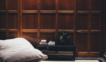 Дерево как новое за 5 минут: два продукта из кухонного шкафа вернут блеск мебели без химии