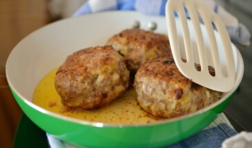 Сочные котлеты без хлеба и молока — совет из СССР, который до сих пор в деле