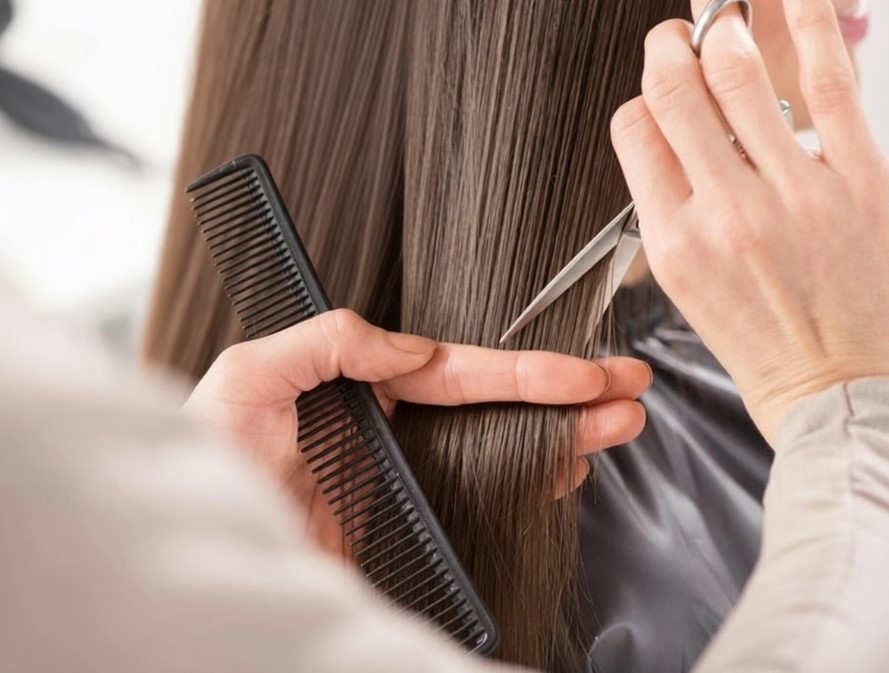 Стрижка в этот день работает лучше: лунный календарь назвал три удачных дня в феврале для густых волос