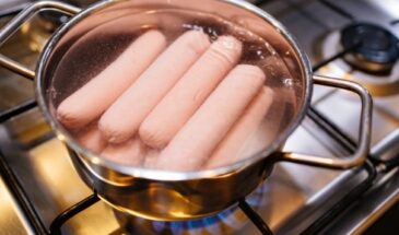 Как не испортить сосиски за 2 минуты: главная ошибка, которую делают почти все