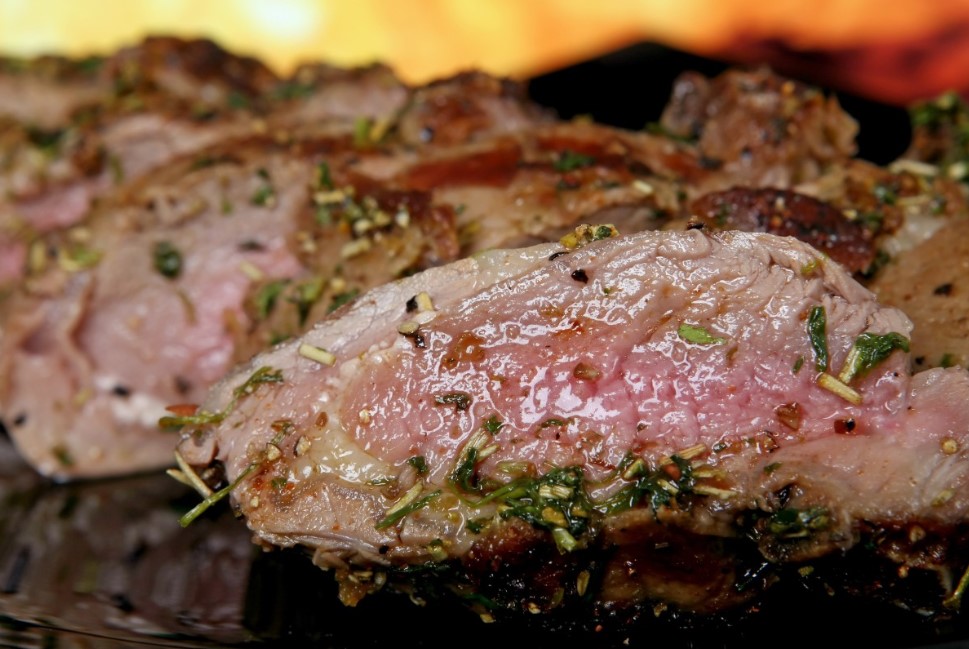 Вместо колбасы — это мясо: сочное, ароматное и без хлопот. Попробуйте — и забудете о покупной нарезке