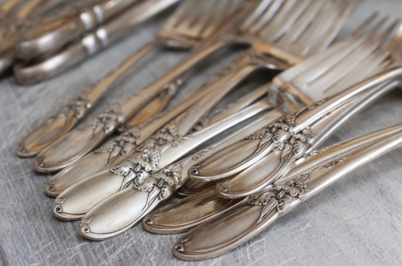 Как хранить серебро, чтобы оно не темнело годами — простой способ с фольгой и проверенное средство для возвращения блеска