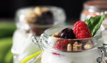 Ленивая овсянка с йогуртом: завтрак, который готовится сам за ночь — сытно, вкусно, без сахара и хлопот