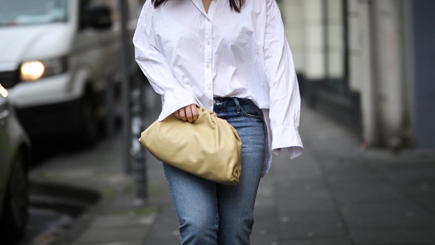 Желтые воротники больше не приговор: 3 простых способа вернуть рубашкам белизну — без отбеливателя и кипячения