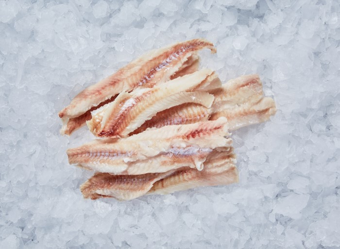 Минтай или треска: почему бюджетная рыба может быть полезнее дорогой — и когда на ней экономить точно не стоит