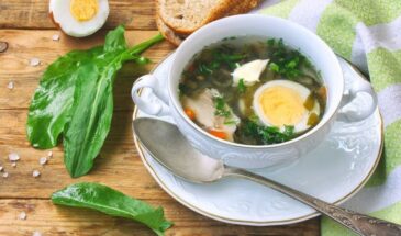 Щавелевый суп с яйцом: тот самый, от которого не оторваться. Готовлю без мяса — и все просят добавки