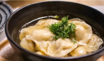 Превратите кипяток в ароматный соусный бульон — и самые простые пельмени станут шефским блюдом!