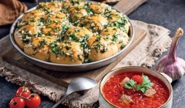 Чесночные пампушки к борщу: как приготовить воздушные булочки с хрустящей корочкой и ароматом чеснока и зелени за 1,5 часа