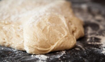 Не жду часами разморозки теста: 4 способа приготовить выпечку за 15 минут — даже если гости уже звонят в дверь