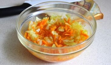 Вы всю жизнь готовили зажарку неправильно: давно делают так — и экономят полчаса на каждом супе