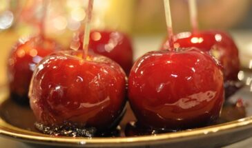 Целые яблоки в карамели: сладкий хит, который можно приготовить дома за 45 минут!