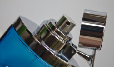 Как продлить стойкость духов на весь день: простой и проверенный способ с вазелином