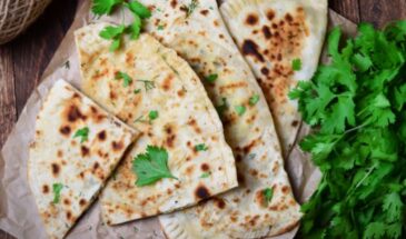 Кутабы с зеленью за 45 минут: тесто замешиваю за 5 минут, а лепёшки исчезают со стола быстрее пирогов