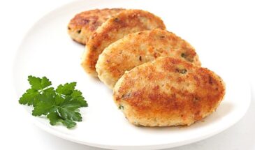 Рыбные котлеты как в школьной столовой: простой рецепт с нежной начинкой и хрустящей корочкой