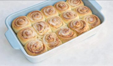 Пышные медовые булочки с сахаром — нежные, ароматные и готовятся почти сами