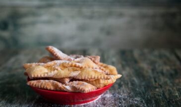 Хворост, как у бабушки: простой рецепт из детства, который легко приготовить дома за 30 минут