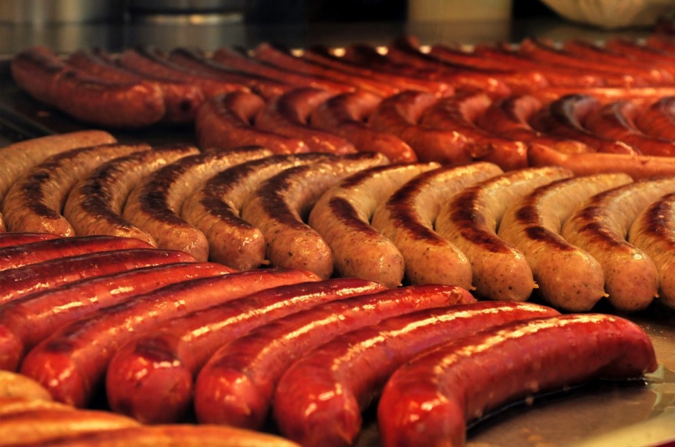 Купаты и колбаски для гриля проверили на безопасность — в некоторых нашли опасные бактерии и антибиотики