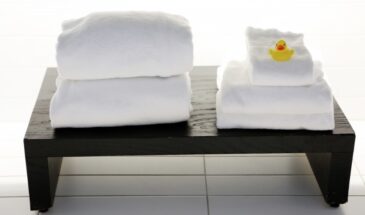 2 ложки в таз — и жёлтая простыня станет белоснежной! Копеечный рецепт, который заменит дорогой отбеливатель