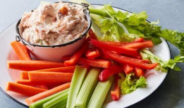 Копчёный лосось — не только на бутерброды! Гости в восторге от этого дипа, который готовится за 5 минут