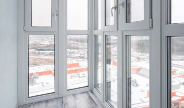 Приклеила за 5 минут — и сквозняк исчез! Как утеплить окна и двери без ремонта даже при -30