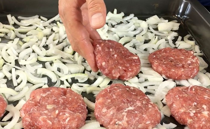 Котлеты на луковой подушке — одно изменение, и вы забудете про обычные навсегда!