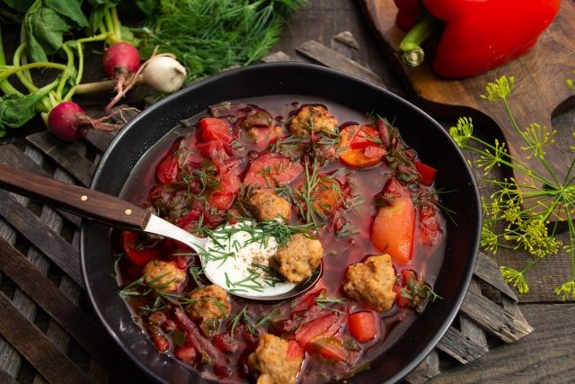 Борщ без мяса, но никто не заметил: рецепт, который спасает ужин за 30 минут