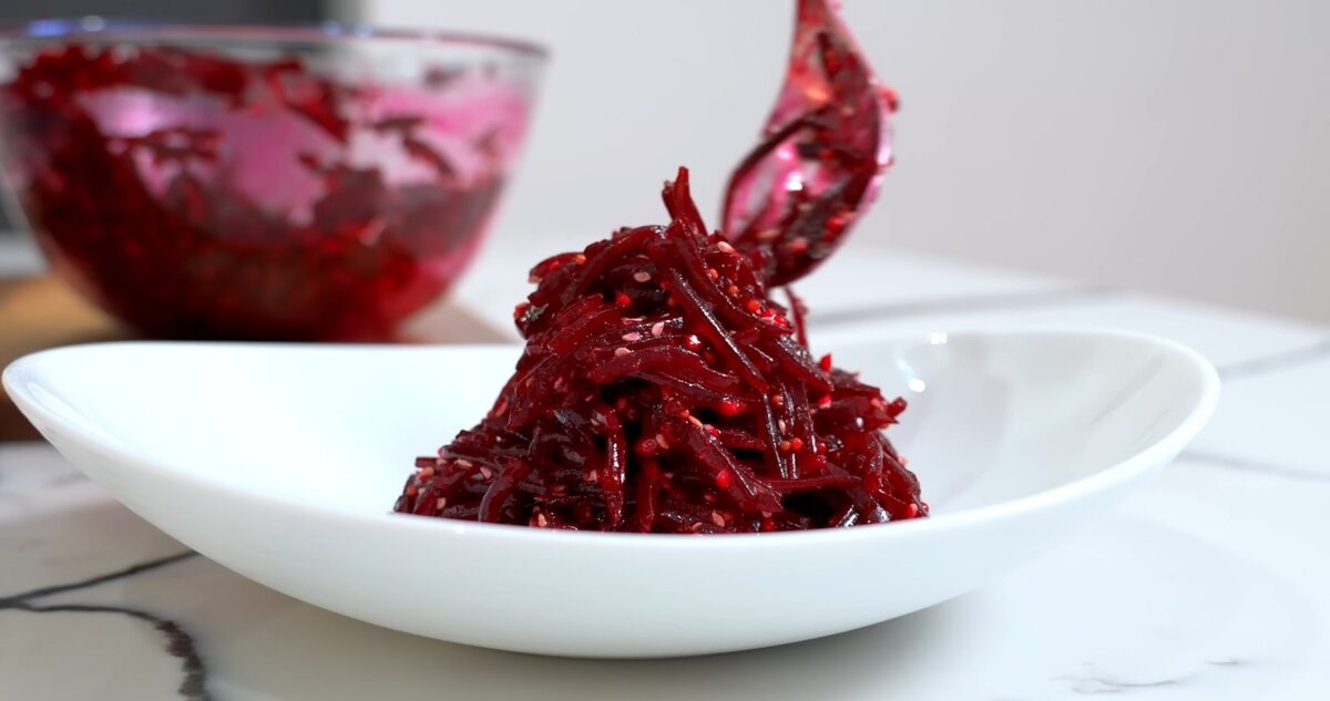 Не борщ и не винегрет: 5 неожиданных блюд из свеклы, которые покорят вашу семью
